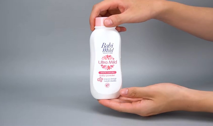 Phấn thơm dưỡng ẩm cho bé Babi Mild White Sakura 160g