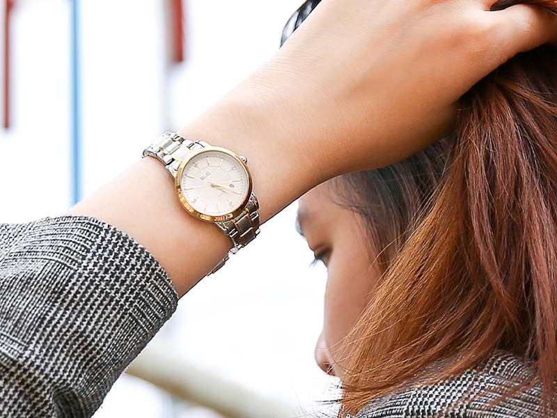 Sở hữu n&eacute;t sang trọng, thanh lịch, chiếc đồng hồ kim n&agrave;y l&agrave; phụ kiện thời trang l&yacute; tưởng để c&aacute;c qu&yacute; c&ocirc; thể hiện sức hấp dẫn của m&igrave;nh