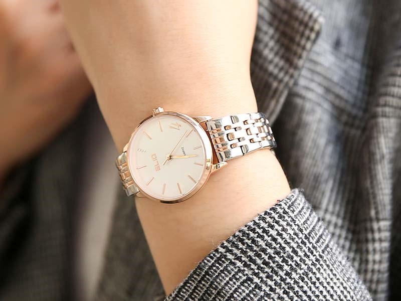 Mang n&eacute;t thanh lịch, hiện đại, chiếc đồng hồ quartz n&agrave;y ph&ugrave; hợp với c&aacute;c c&ocirc; n&agrave;ng trẻ trung, tinh tế