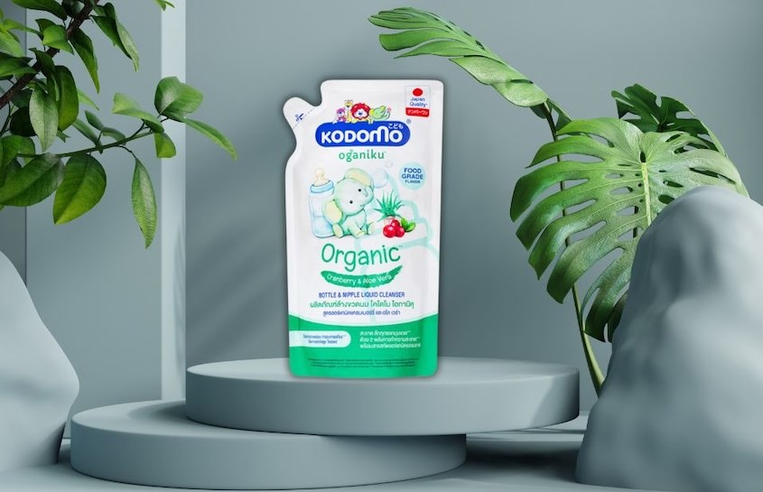 Dung dịch làm sạch đồ dùng Kodomo Organic chiết xuất lô hội và việt quất túi 600 ml hương quả mọng