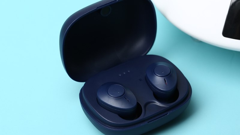 Tai nghe thuộc top tai nghe b&aacute;n chạy nhất trong th&aacute;ng 3 n&agrave;y với thiết kế tối giản v&agrave; m&agrave;u sắc th&acirc;n thuộc