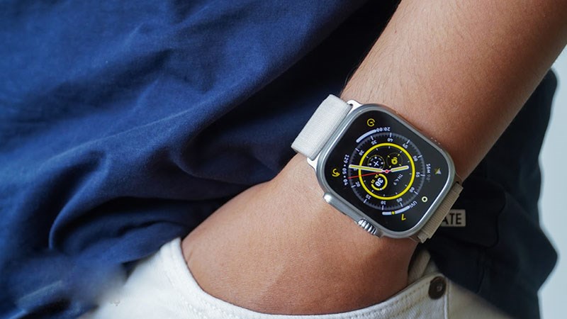 Đồng hồ th&ocirc;ng minh Apple Watch Ultra với kiểu d&aacute;ng thể thao, độ bền vượt trội c&ugrave;ng v&ocirc; v&agrave;n t&iacute;nh năng th&ocirc;ng minh