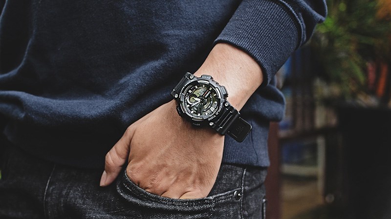 D&acirc;y đeo nhựa dẻo dai, c&oacute; nhiều n&uacute;t khuyết th&iacute;ch hợp cho nhiều k&iacute;ch cỡ cổ tay