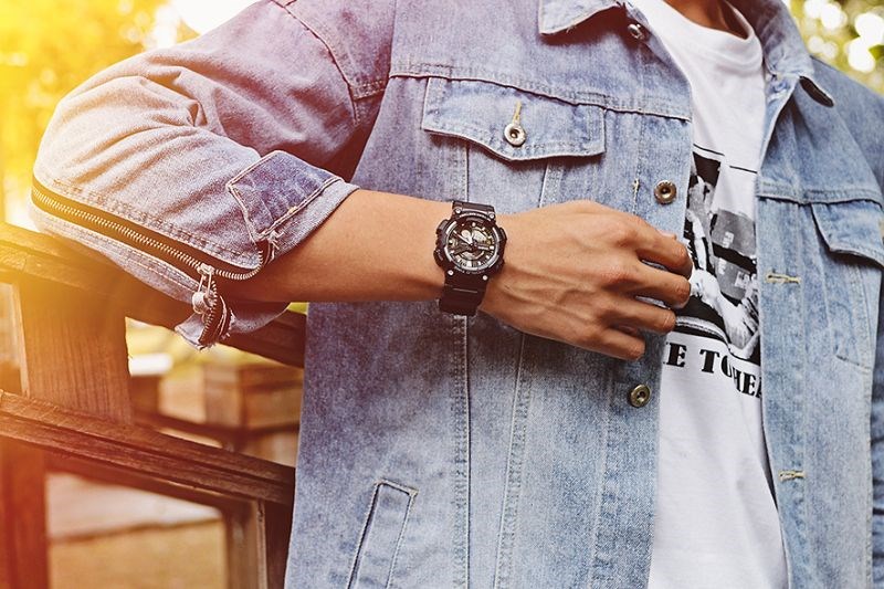 Thiết kế năng động của đồng hồ CASIO 45.5 mm Nam AEQ-110W-1AVDF