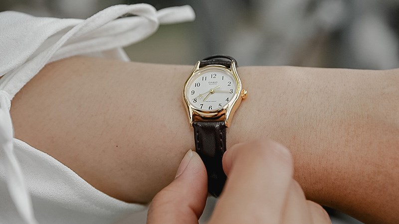 Khung viền th&eacute;p kh&ocirc;ng gỉ chắc chắn, cứng c&aacute;p, hạn chế trầy xước khi va chạm
