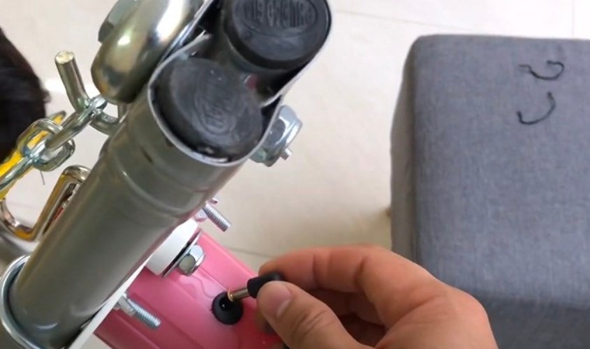 Cắm adapter và bật công tắc điện và điểu chỉnh tốc độ phù hợp