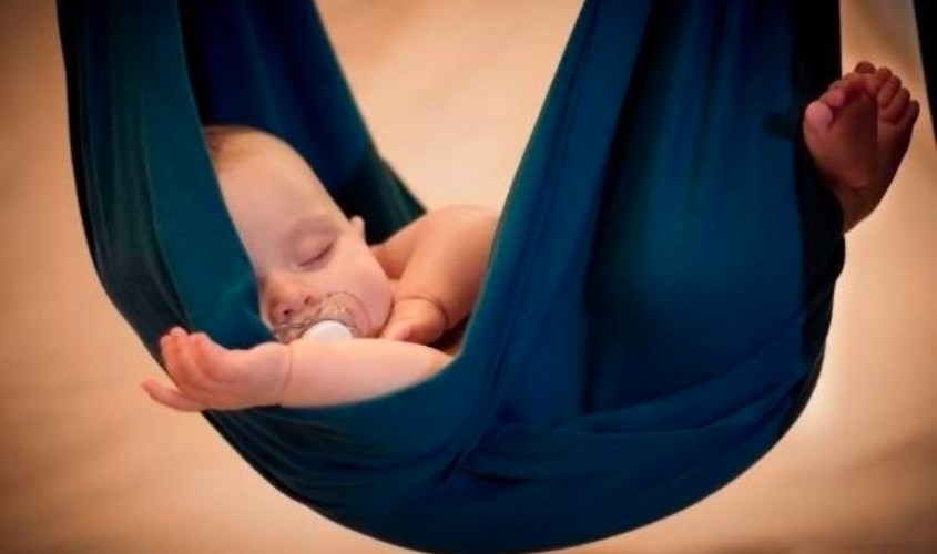 Lưới võng các mẹ nên để độ chùng không quá căng cũng không quá chùng