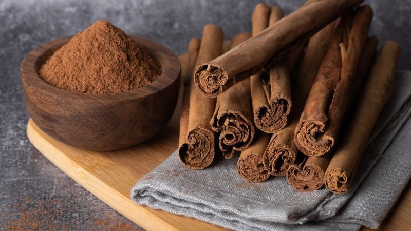 Quế chứa các hoạt chất chống viêm mạnh