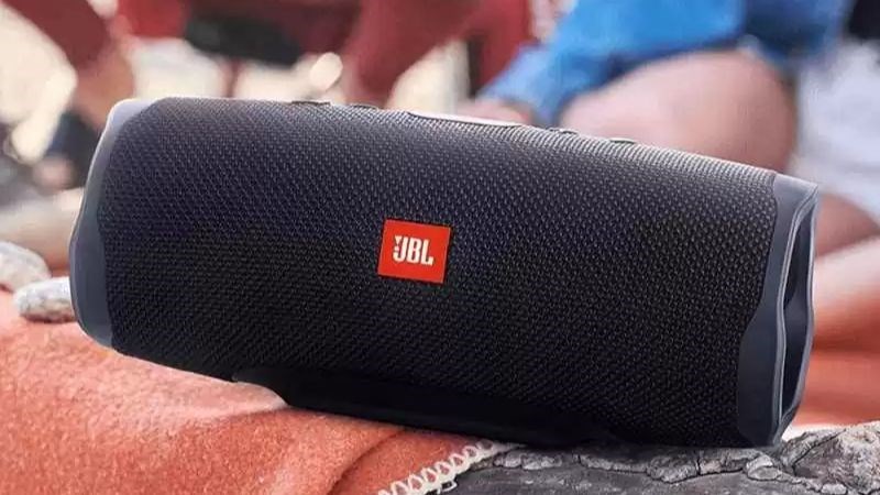 Loa JBL c&oacute; &acirc;m thanh sống động, ch&acirc;n thực