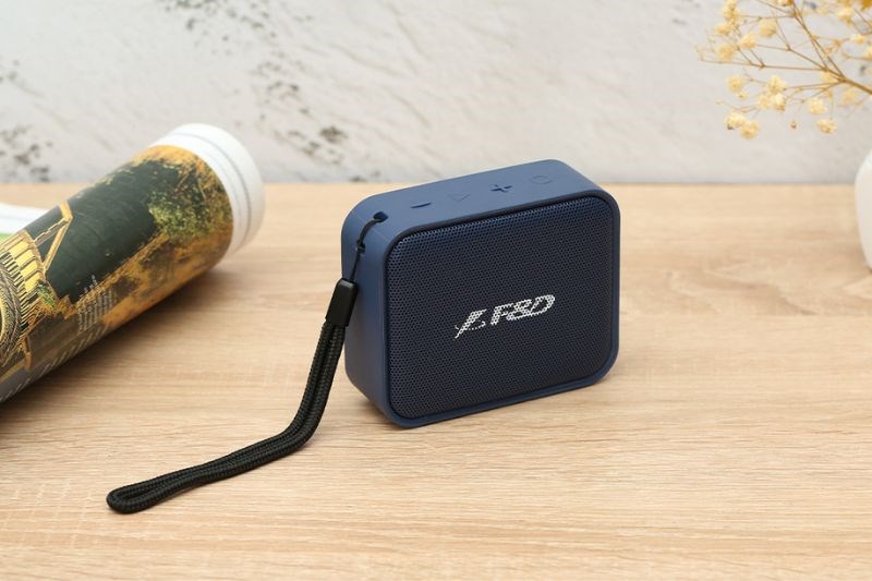 Loa Bluetooth Fenda W5 Plus với thiết kế đơn giản nhưng rất đẹp mắt