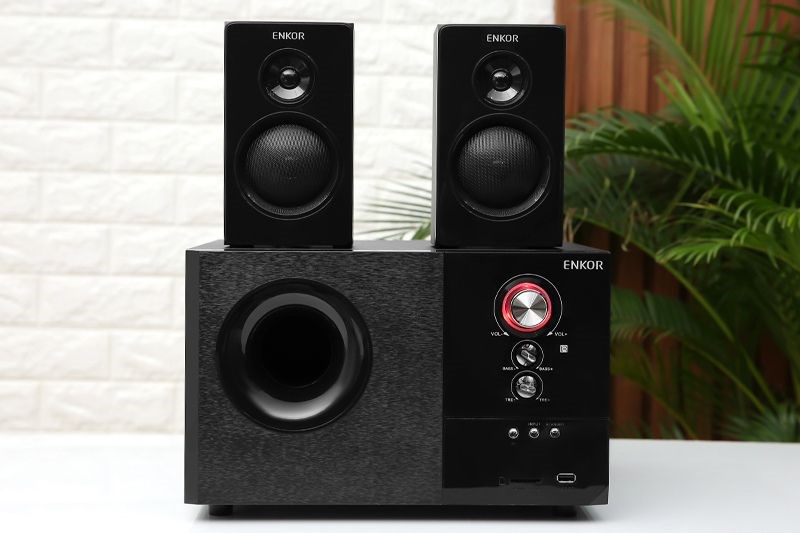 Loa vi t&iacute;nh Bluetooth Enkor S2880 được thiết kế với dạng v&acirc;n gỗ đẹp mắt