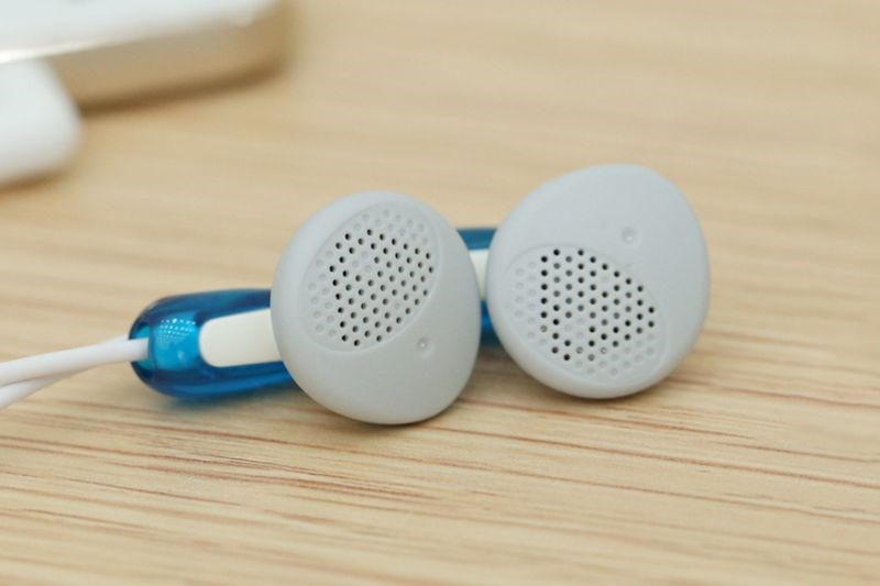 Tai nghe nhét tai Sony MDR-E9LP với nút tai nghe dạng tròn Tai nghe nhét tai Sony MDR-E9LP với nút tai nghe dạng tròn