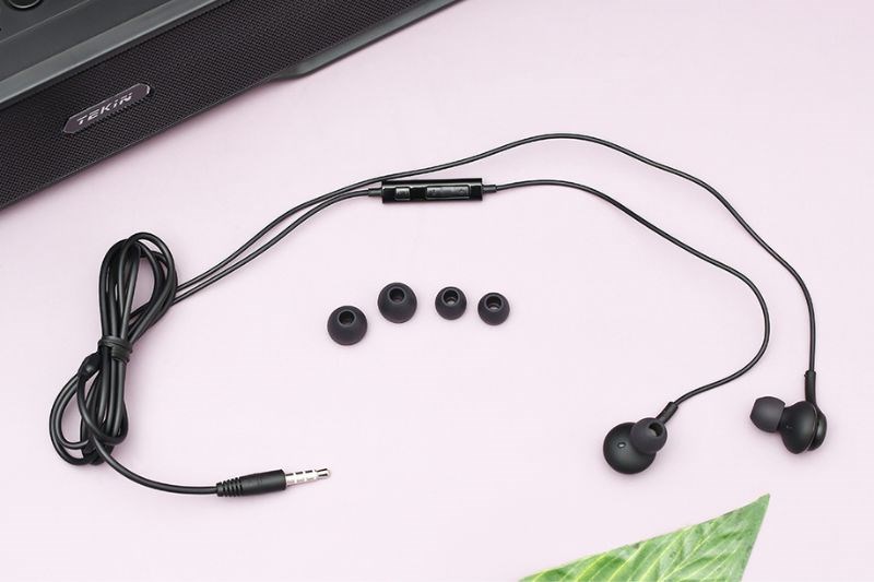 Tai nghe Samsung cùng 3 kích cỡ đệm Tai nghe Samsung cùng 3 kích cỡ đệm