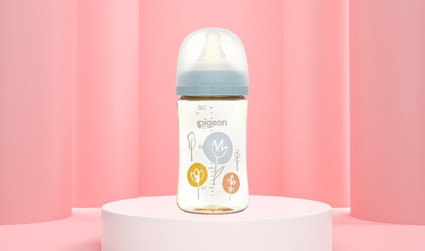 Bình sữa nhựa PPSU Pigeon Plus WN3 cổ rộng 240 ml - Hình hoa (từ 3 tháng) Bình sữa nhựa PPSU Pigeon Plus WN3 cổ rộng 240 ml - Hình hoa (từ 3 tháng)