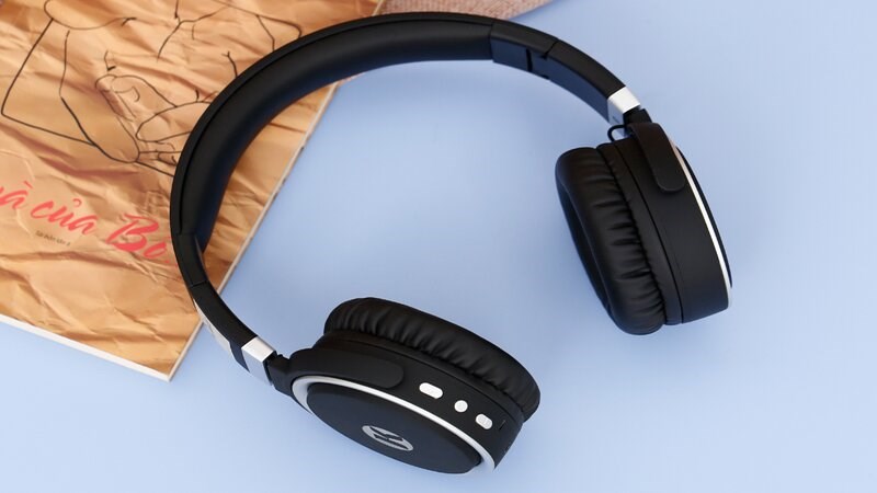 Tai nghe Kanen c&oacute; thể điều chỉnh gọng dễ d&agrave;ng