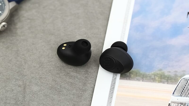 Tai nghe JBL dạng oval thon gọn, hộp sạc cứng c&aacute;p, 2 phi&ecirc;n bản m&agrave;u trắng - đen