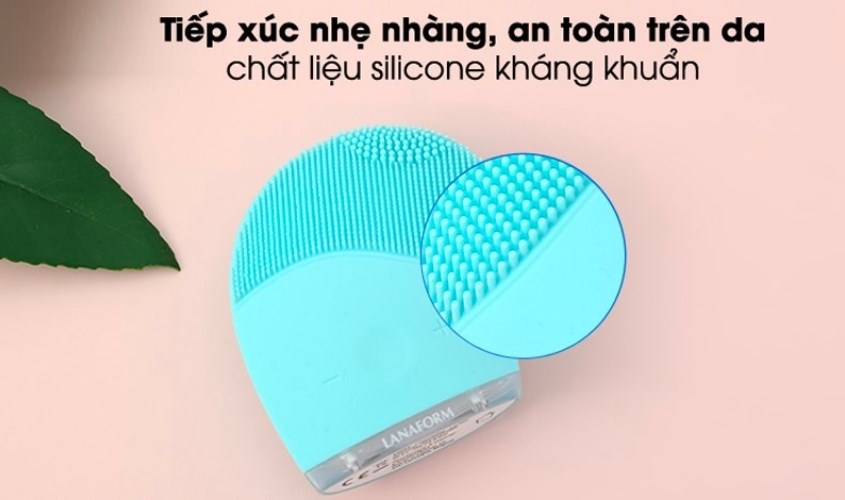 Nhờ các dao động và silicone vi hạt này giúp làm sạch sâu lỗ chân lông và loại bỏ tạp chất