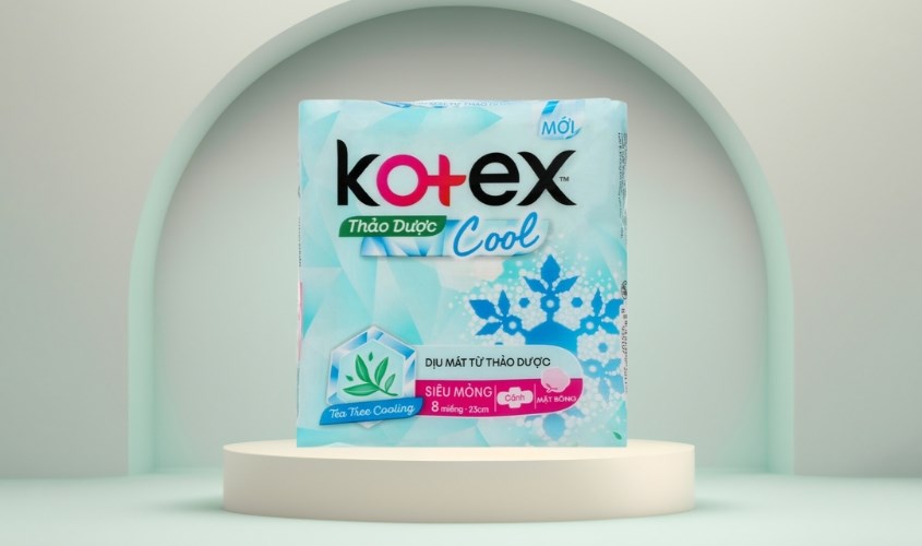 Băng vệ sinh ban ngày Kotex Thảo Dược Cool dịu mát có cánh 8 miếng
