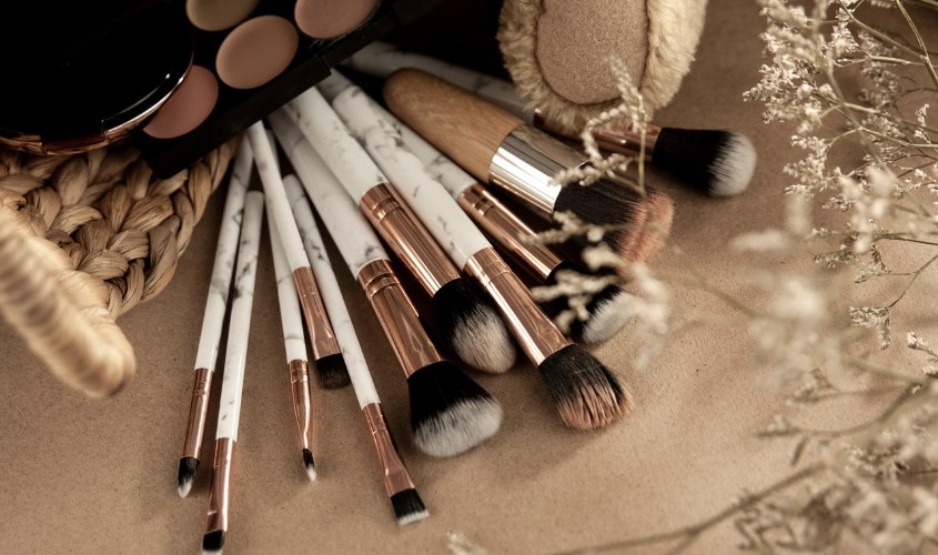 Cọ tự nhiên có phần lông được sản xuất hoàn toàn từ các loại lông tự nhiên Cọ tự nhiên có phần lông được sản xuất hoàn toàn từ các loại lông tự nhiên