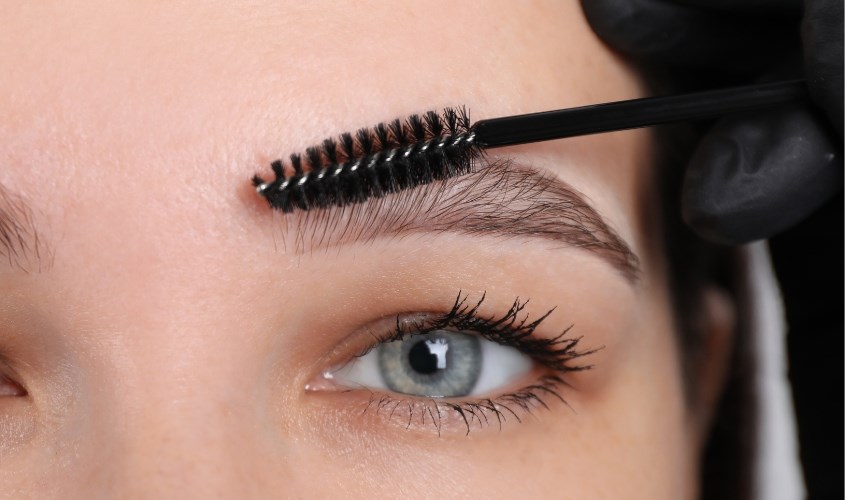 cọ ren cho chân mày, lông mi với mascara vì vẻ ngoài tương tự nhau cọ ren cho chân mày, lông mi với mascara vì vẻ ngoài tương tự nhau