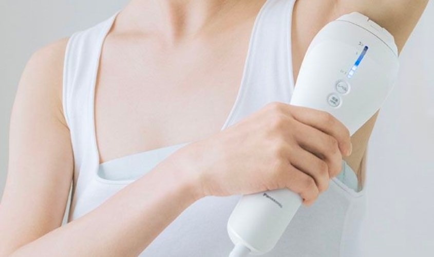 Sử dụng máy triệt lông mini giúp bạn dễ dàng triệt lông ngay tại nhà
