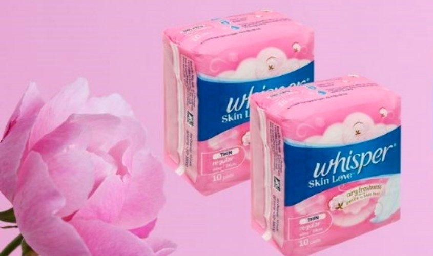 Băng vệ sinh Whisper Skin Love 10 miếng có bề mặt mềm mịn, êm ái, dễ chịu khi sử dụng
