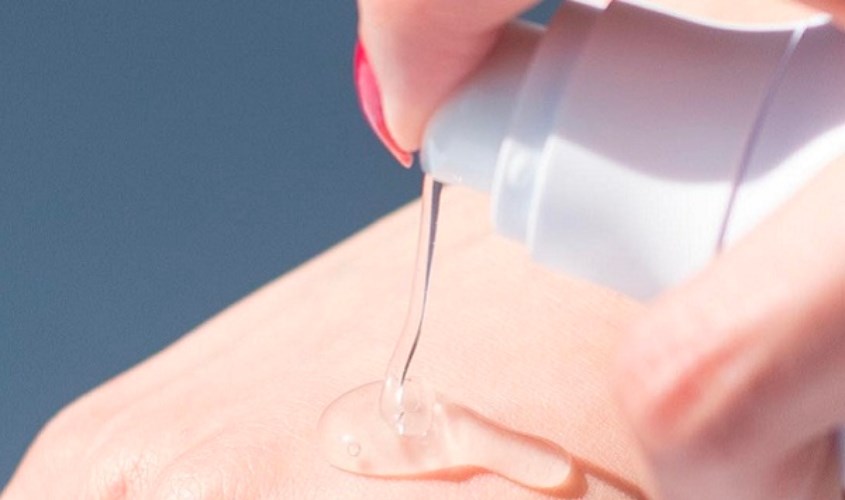 Gel rửa mặt có dạng dung dịch sánh đặc và có độ nhớt của một chất lỏng