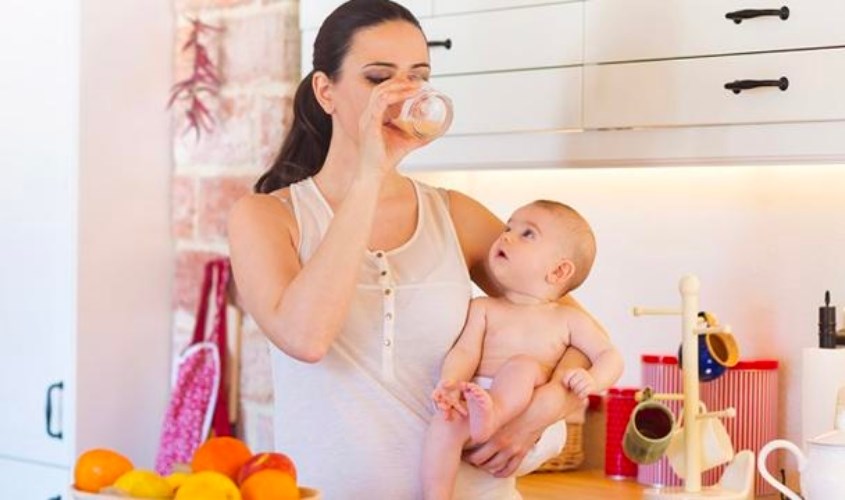 Cốm lợi sữa là một dạng thực phẩm giúp mẹ cải thiện tình trạng sữa ít, sữa loãng