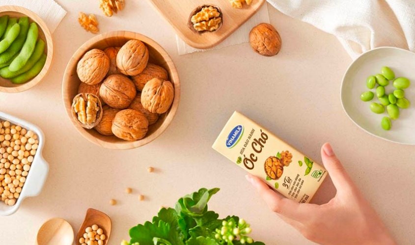 Lốc 4 hộp sữa đậu nành hạt óc chó Vinamilk 180 ml (từ 4 tuổi) Lốc 4 hộp sữa đậu nành hạt óc chó Vinamilk 180 ml (từ 4 tuổi)