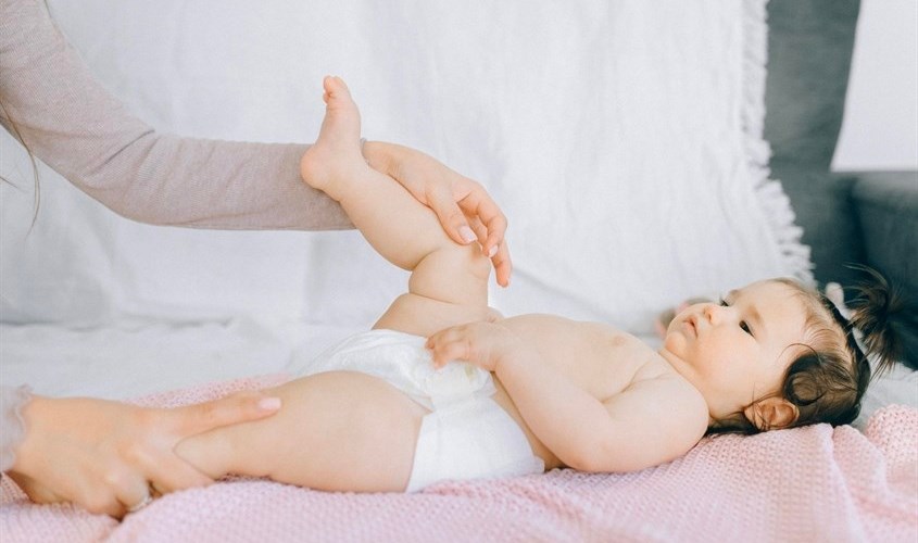 Một số lưu ý khi mặc bỉm tã cho bé