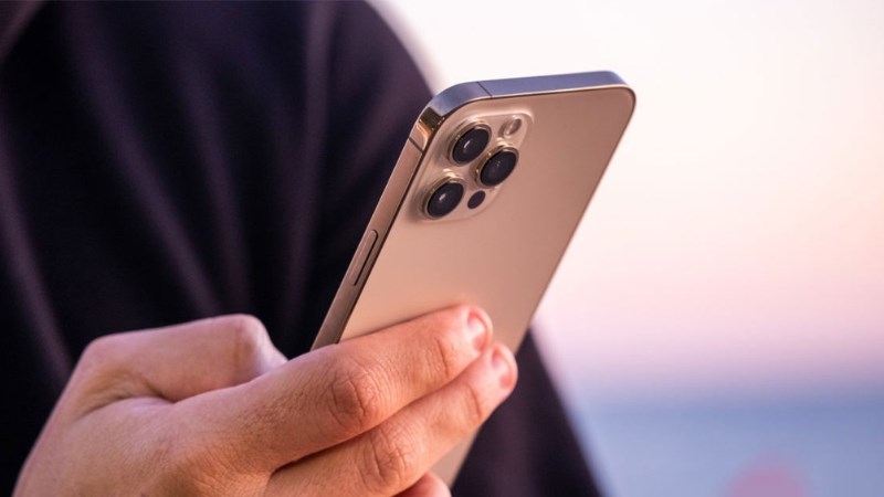 Cả 4 điện thoại đều c&oacute; thời lượng sử dụng pin l&acirc;u d&agrave;i