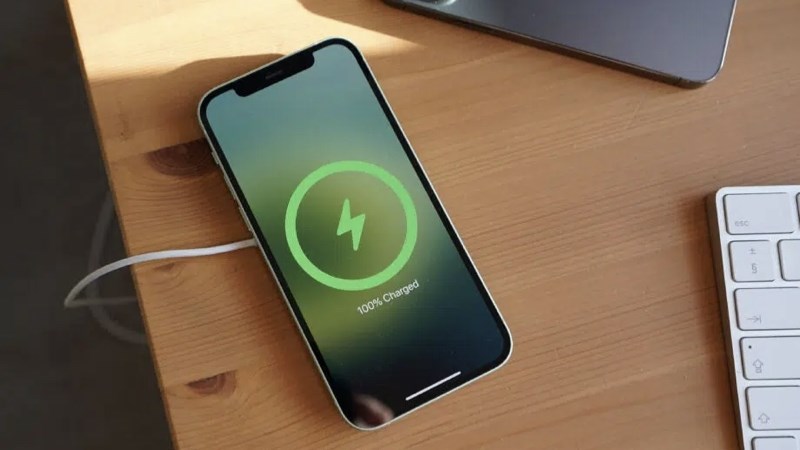 Cả 4 điện thoại đều được trang bị c&ocirc;ng nghệ sạc nhanh 20W