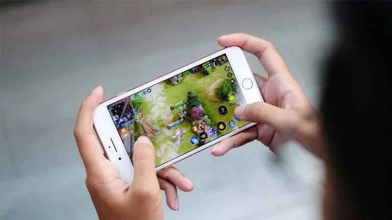 iPhone 8 Plus có thời lượng pin khi chơi game tối đa là 6 giờ