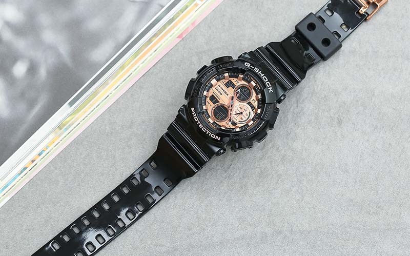 Mặt kính mẫu đồng hồ nam này có độ trong suốt cao Mặt kính mẫu đồng hồ nam này có độ trong suốt cao