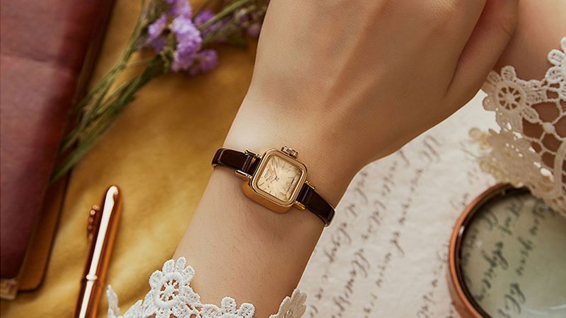 Đồng hồ nữ mặt si&ecirc;u nhỏ c&oacute; k&iacute;ch cỡ mặt k&iacute;nh từ 23 đến 26 mm