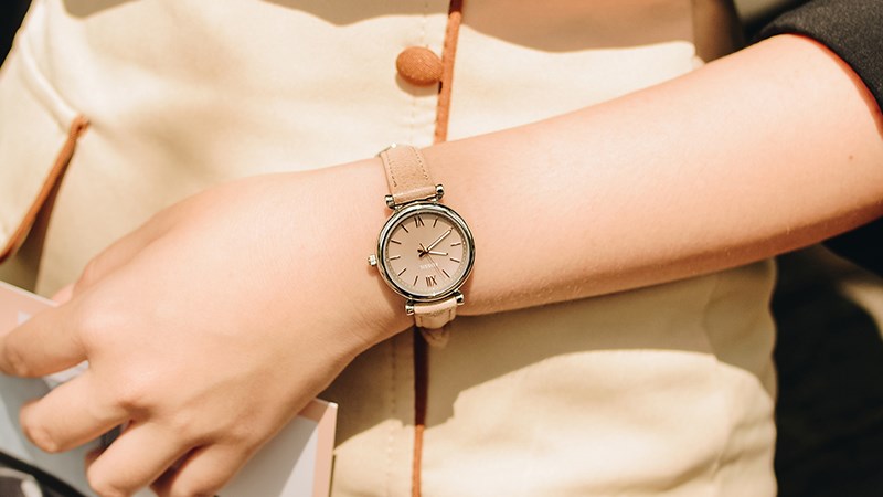 Thiết kế s&agrave;nh điệu, thanh tho&aacute;t, d&acirc;y đeo bằng da tổng hợp mềm mại, dễ chịu khi đeo