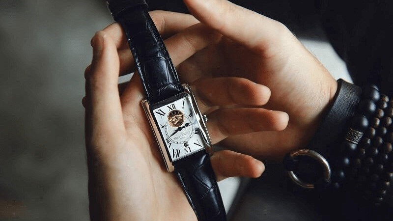 Đồng hồ mặt chữ nhật nam với mẫu mã đa dạng Đồng hồ mặt chữ nhật nam với mẫu mã đa dạng
