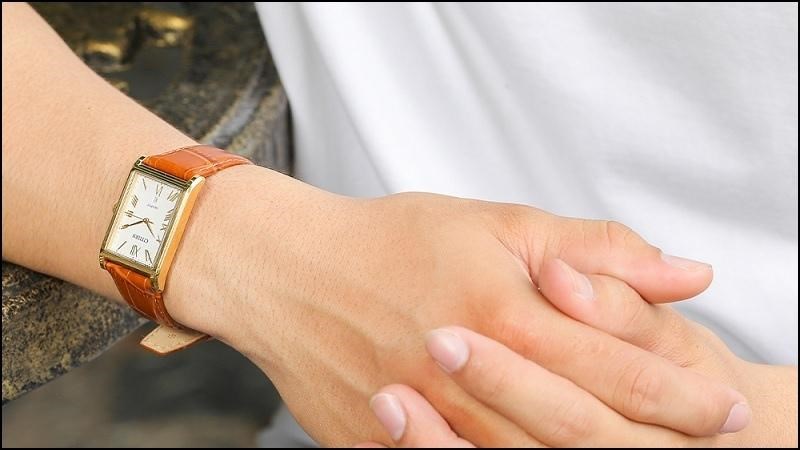 Bộ khung chiếc đồng hồ nam này chắc chắn Bộ khung chiếc đồng hồ nam này chắc chắn
