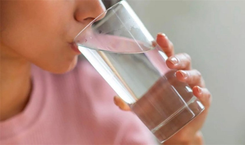 Một cốc nước ấm có thể giúp sữa mẹ ra nhiều hơn Một cốc nước ấm có thể giúp sữa mẹ ra nhiều hơn