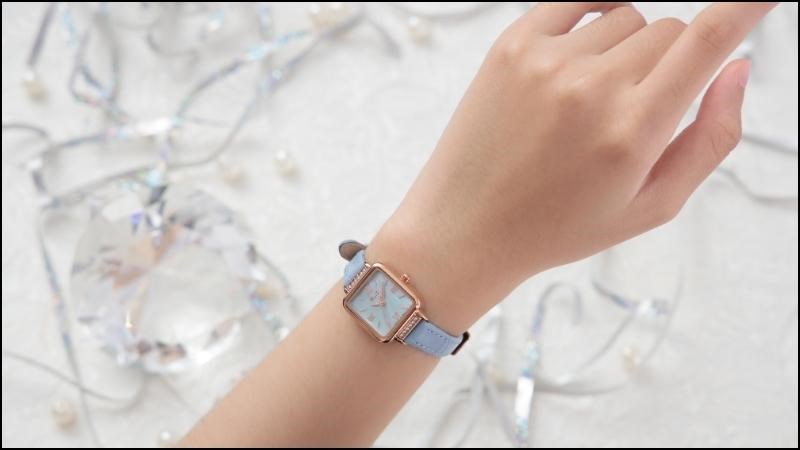 Đồng hồ mang sắc xanh nhẹ nh&agrave;ng, nữ t&iacute;nh