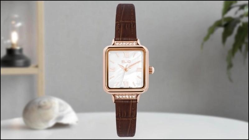 Đồng hồ được thiết kế với m&agrave;u sắc trẻ trung, nhẹ nh&agrave;ng