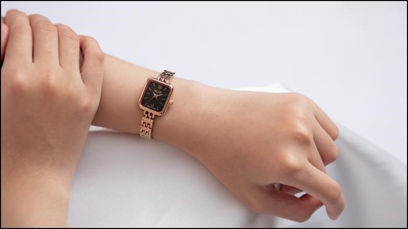 M&agrave;u sắc của đồng hồ sang trọng, tinh tế