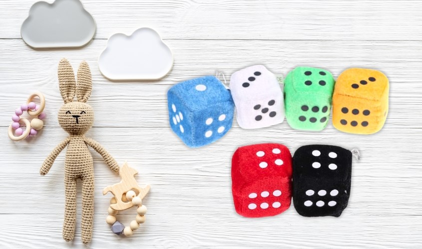 Đồ chơi xúc xắc bông