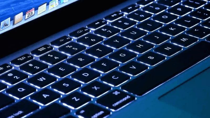 Bàn phím và bàn di chu&ocirc;̣t của 2 sản ph&acirc;̉m đ&ecirc;̀u có ch&acirc;́t lượng r&acirc;́t t&ocirc;́t