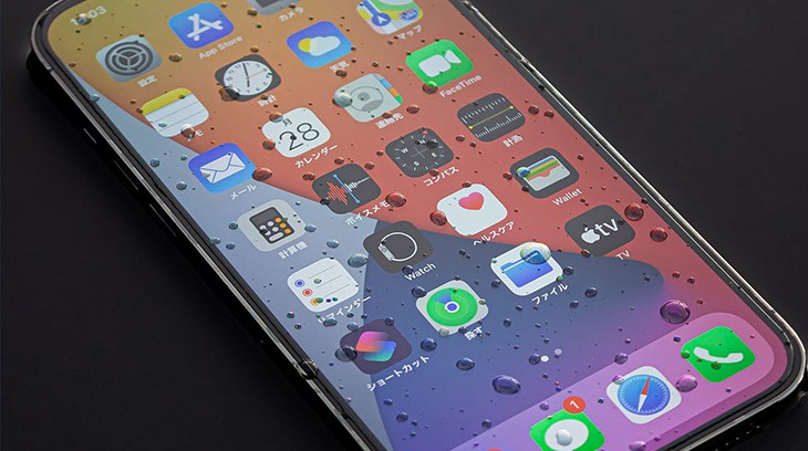 iPhone 13 có khả năng kháng nước để người dùng yên tâm mang đi mưa iPhone 13 có khả năng kháng nước để người dùng yên tâm mang đi mưa