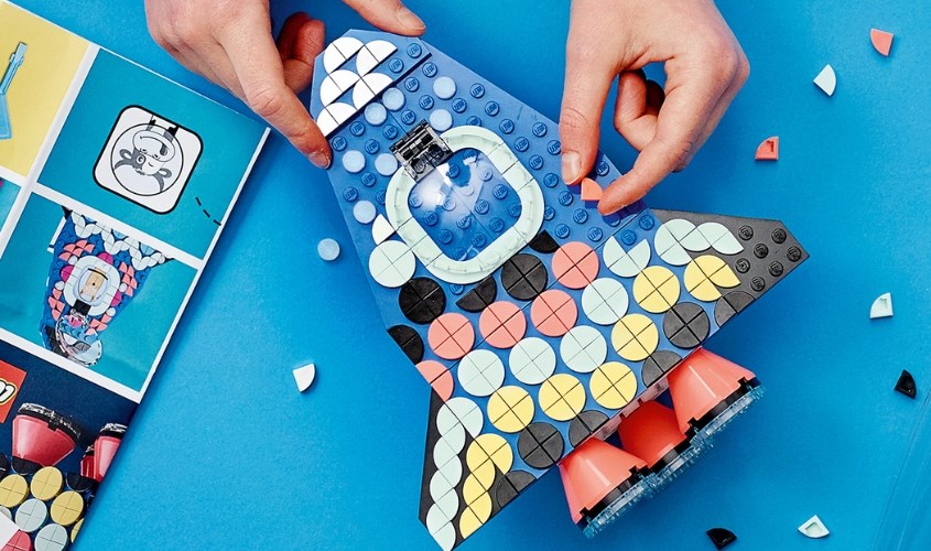 Đồ chơi lắp ráp hộp đựng viết tên lửa Lego Dots 41936 (321 chi tiết)