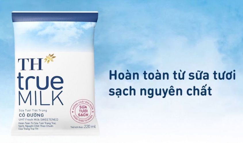 Sữa tươi tiệt trùng TH true MILK có đường 220 ml