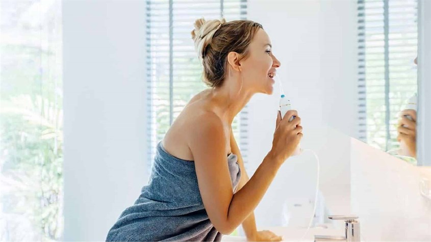 Máy tăm nước Hangy có khả năng làm sạch mọi mảng bám và mùi hôi trong khoang miệng người sử dụng