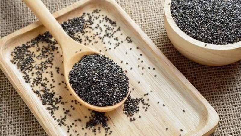 Tiêu thụ hạt chia giúp kiểm soát đường huyết, ngăn chặn sự thèm ăn và hỗ trợ giảm cân 
