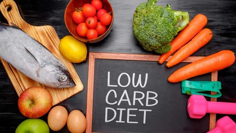 Chế độ ăn ít carbohydrate giúp giảm cảm giác thèm ăn và lượng đường trong máu, tăng cường năng lượng